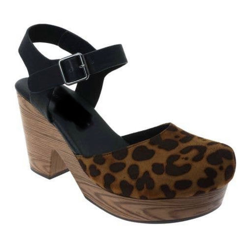 ***FINAL SALE***Leopard Clogs